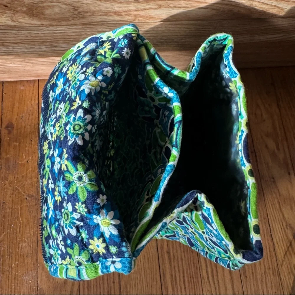 Vera Bradley Quilted Velcro Lunch Bag - Picture 6 of 11